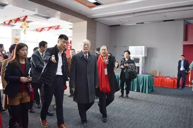 歷史性的一刻——邦盟華威E板掛牌成功！