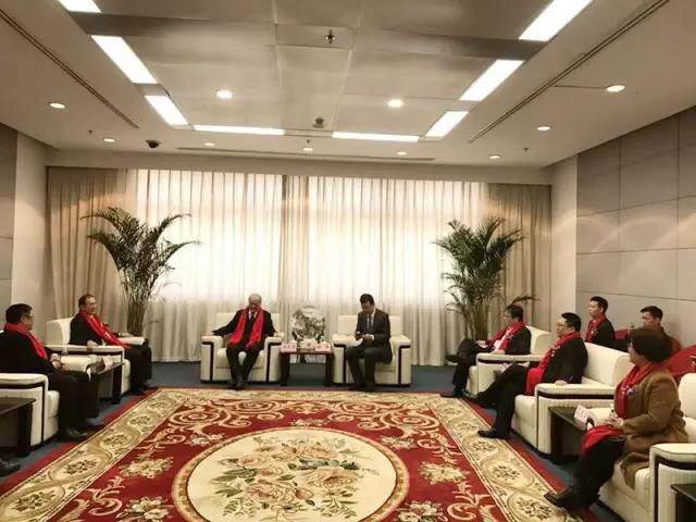 歷史性的一刻——邦盟華威E板掛牌成功！